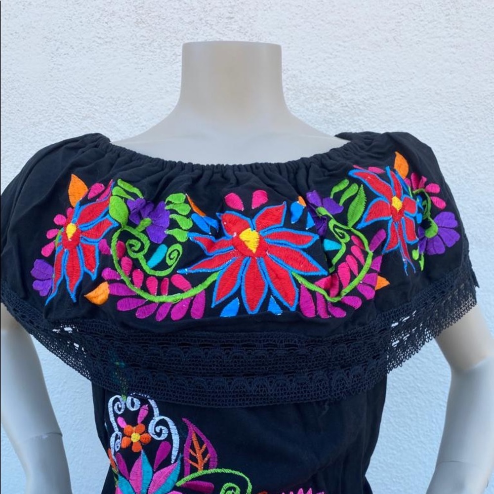 Mexican Peasant Off Shoulder Embroidered Dress - Picture 3 of 7